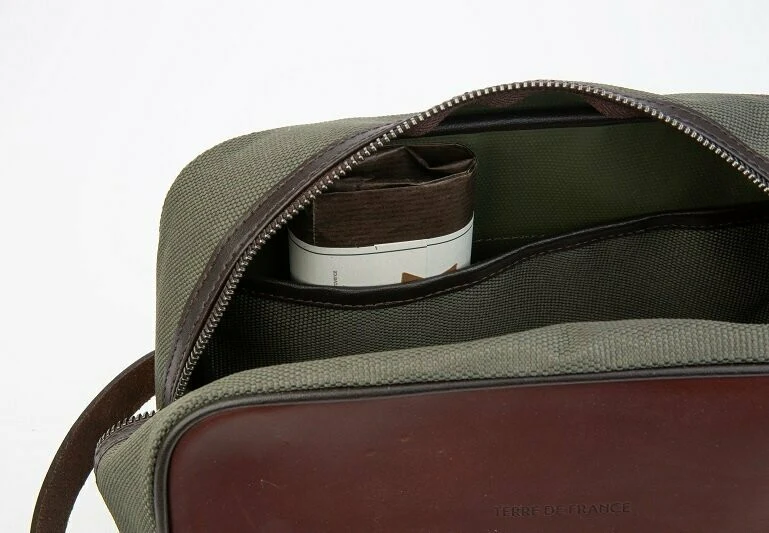 La Trousse de Toilette - Image 4